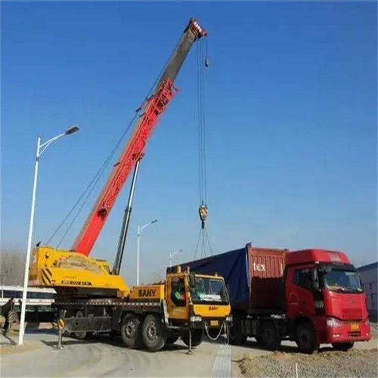 新华吊车出租吊装大件的时候的注意事项